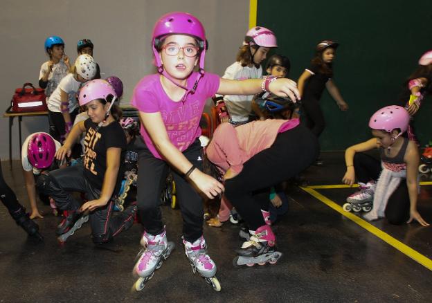 Un grupo de participantes en la actividad de patinaje de la pasada campaña. :: Fernando Díaz