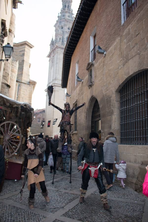 Cuando cayó la noche de este miércoles se pudo seguir disfrutando de los mercados y los espectáculos. Esta mañana, la localidad continuaba recibiendo a los turistas