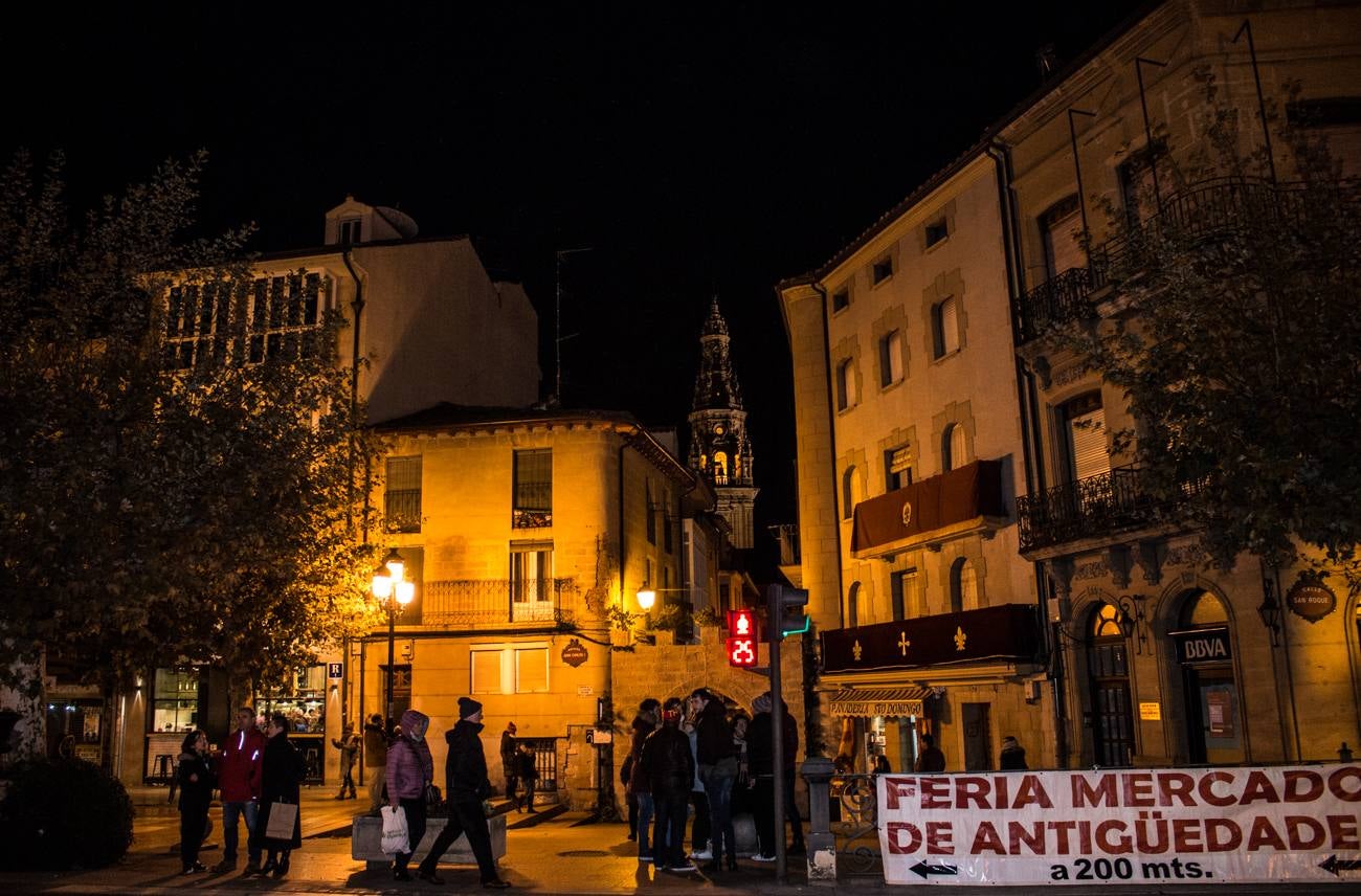 Cuando cayó la noche de este miércoles se pudo seguir disfrutando de los mercados y los espectáculos. Esta mañana, la localidad continuaba recibiendo a los turistas