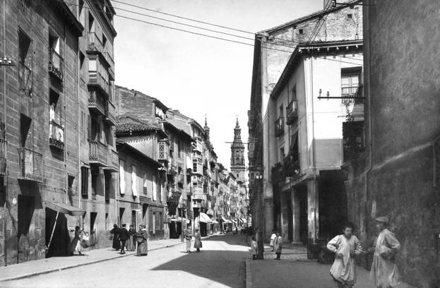 La esquina aún con el convento en pie