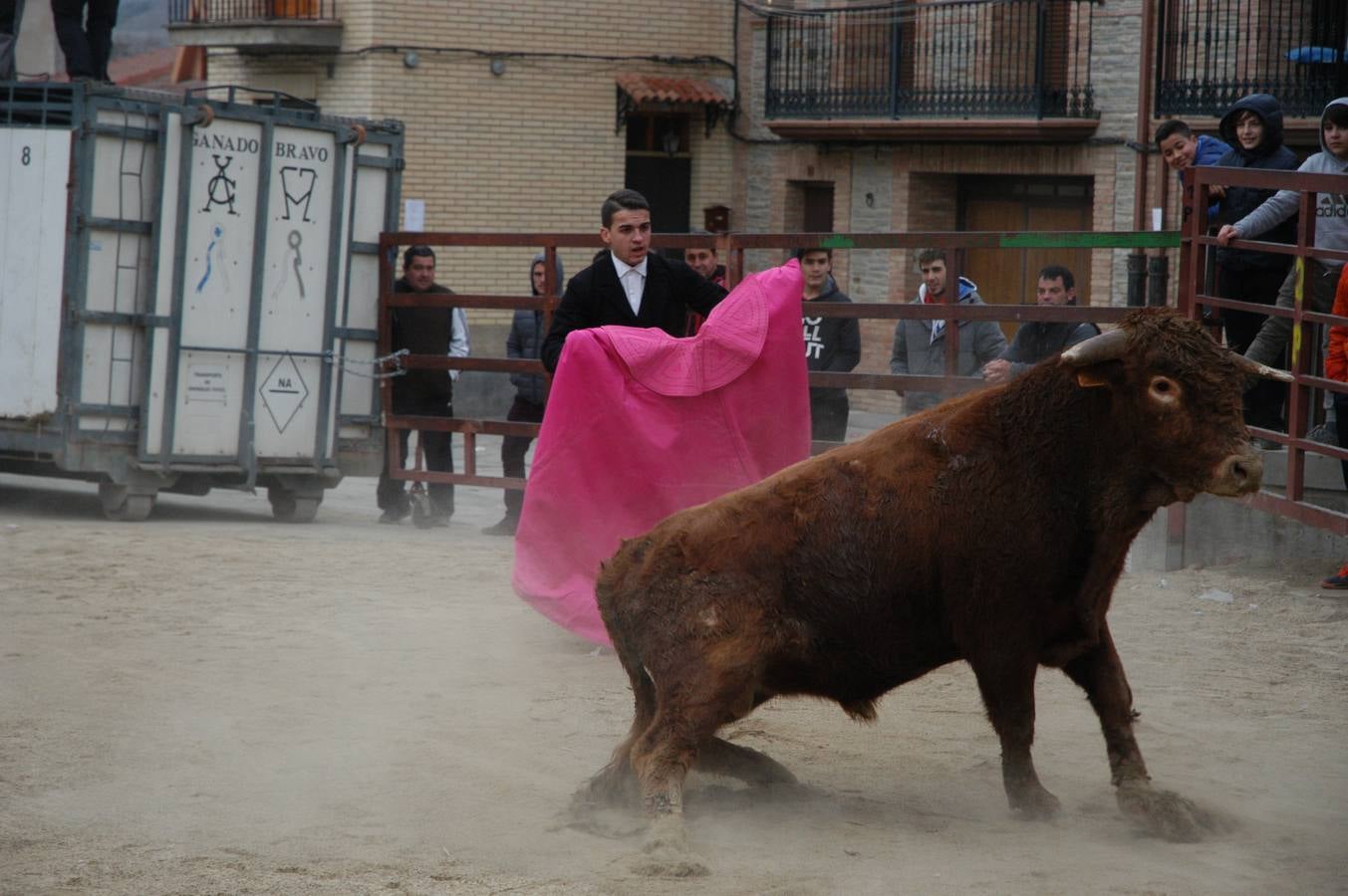 Este sábado ha tenido lugar el Festejo taurino en Rincón de Olivedo. Han participado alumnos de la escuela taurina de Zaragoza. El acto está incluido en las fiestas de la juventud de Rincón de Olivedo.