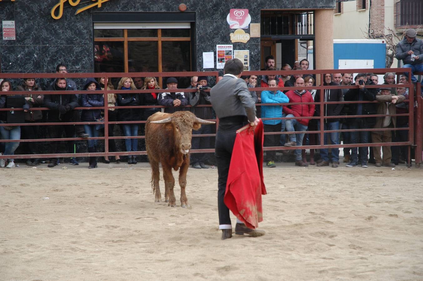 Este sábado ha tenido lugar el Festejo taurino en Rincón de Olivedo. Han participado alumnos de la escuela taurina de Zaragoza. El acto está incluido en las fiestas de la juventud de Rincón de Olivedo.