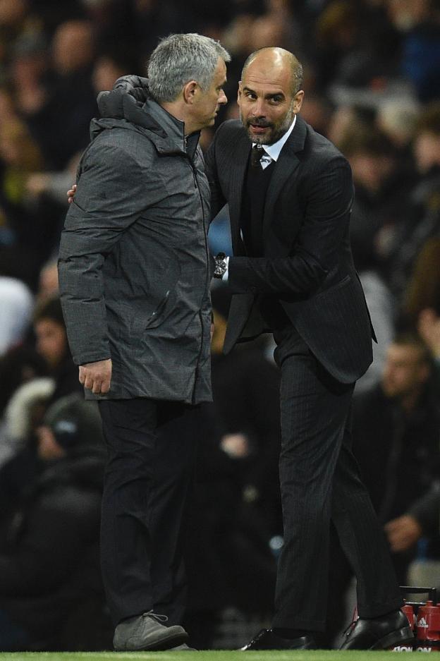 Jose Mourinho y Pep Guardiola, en un enfrentamiento anterior. :: efe
