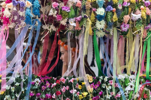 Un puesto muy florido en la plaza de España. :: albo