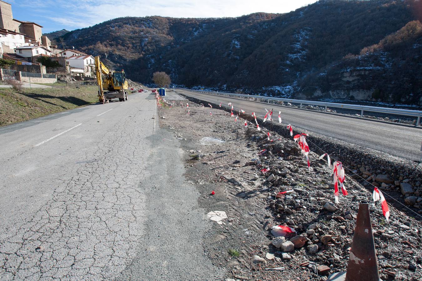 El municipio denuncia el impacto paisajístico que causa el embalse del Camero Viejo, a punto de concluir sus obras