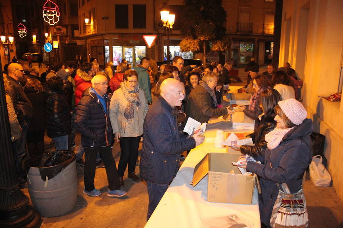 Las hogueras de Santa Lucía de Arnedo se vivieron con pasión y con el acercamiento vecinal a la lumbre reparadora del frío reinante.