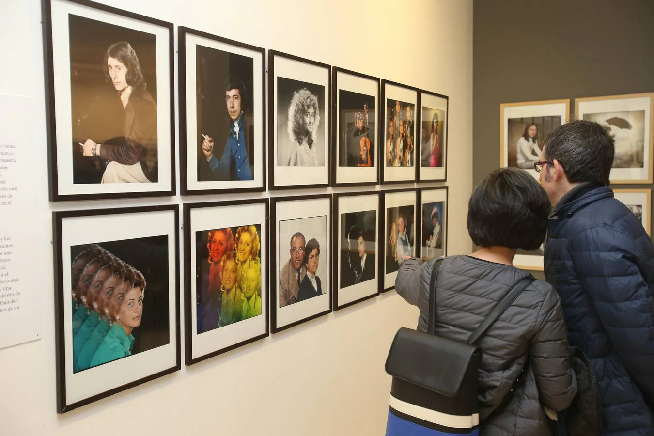 La muestra está ligada a la colección 'Fotógrafos de Logroño', "que recupera la historia de la ciudad y de las familias logroñesas". Puede verse en sala expositiva del Ayuntamiento de Logroño