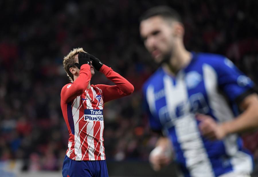 Un gol de Fernando Torres, que partió de suplente, a falta de 20 minutos para el final, dio la victoria al Atlético ante el Alavés en la jornada 16 de Liga.