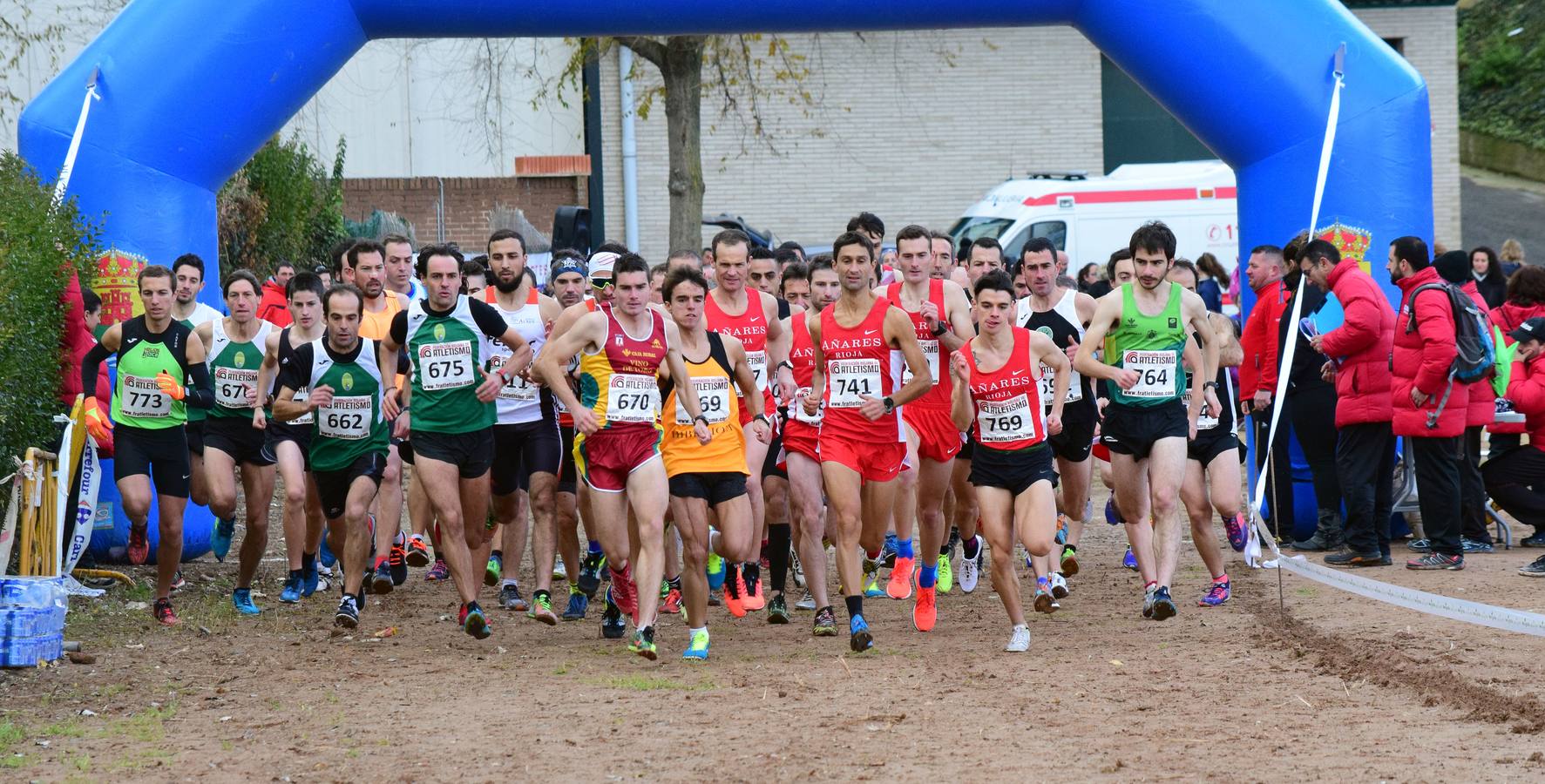 El entorno de las piscinas de Nalda albergó el circuito del Campeonato de La Rioja de Cross Corto absoluto y por clubes y la 2ª Jornada de Cross escolar, organizados por el Club de Atletismo Añares Rioja y el Ayuntamiento de Nalda e Islallana