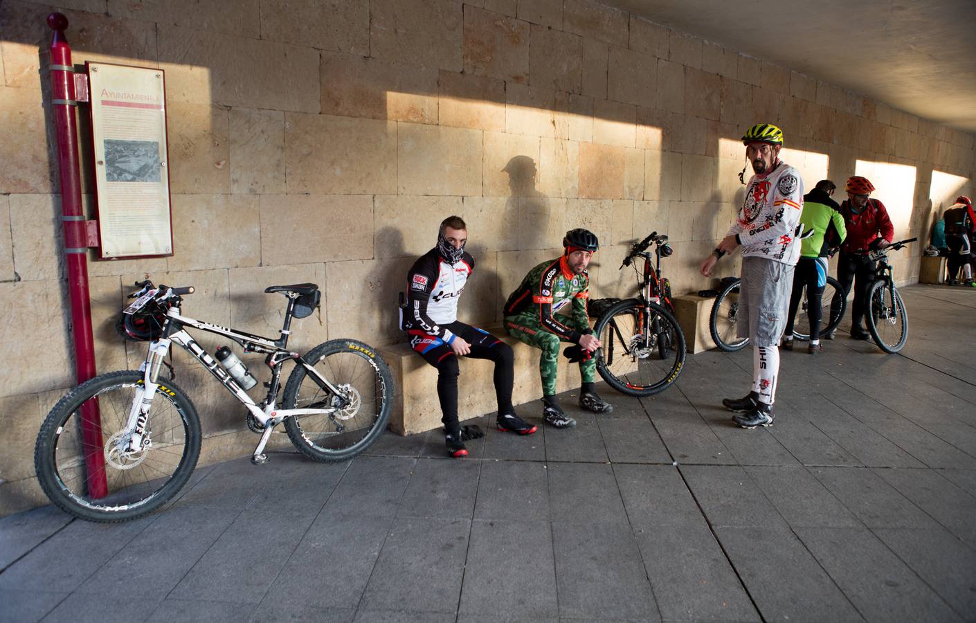 Los ciclistas disfrutaron de una estupenda carrera.