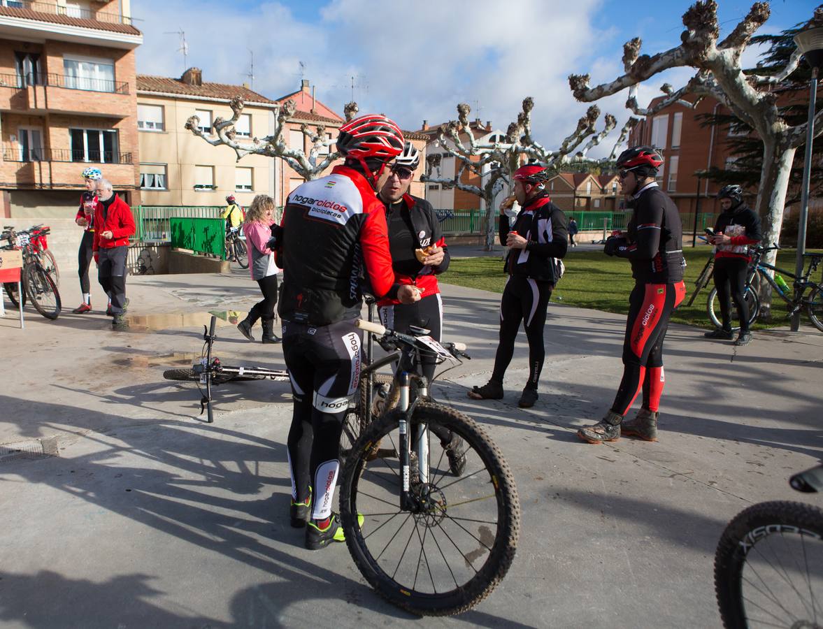 Los ciclistas disfrutaron de una estupenda carrera.