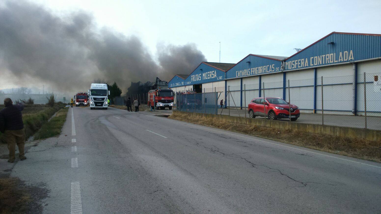 El fuego ha calcinado la nave anexa a la empresa