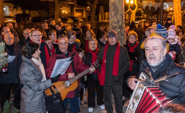 La coral cantó la Navidad