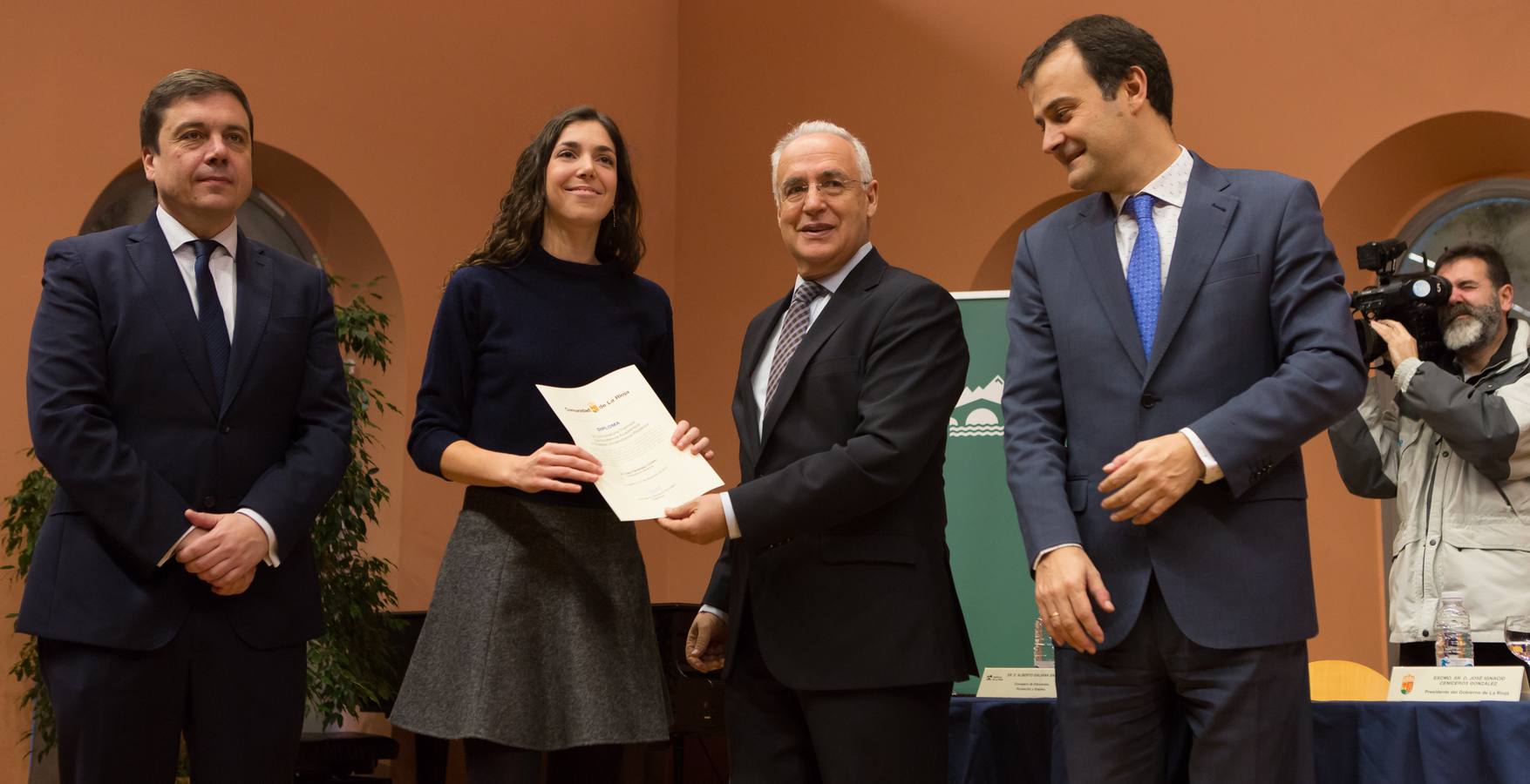 Un total de 57 alumnos y 15 coordinadores y profesores delegados de La Rioja han sido reconocidos hoy como destacados por su "de excelencia académica"