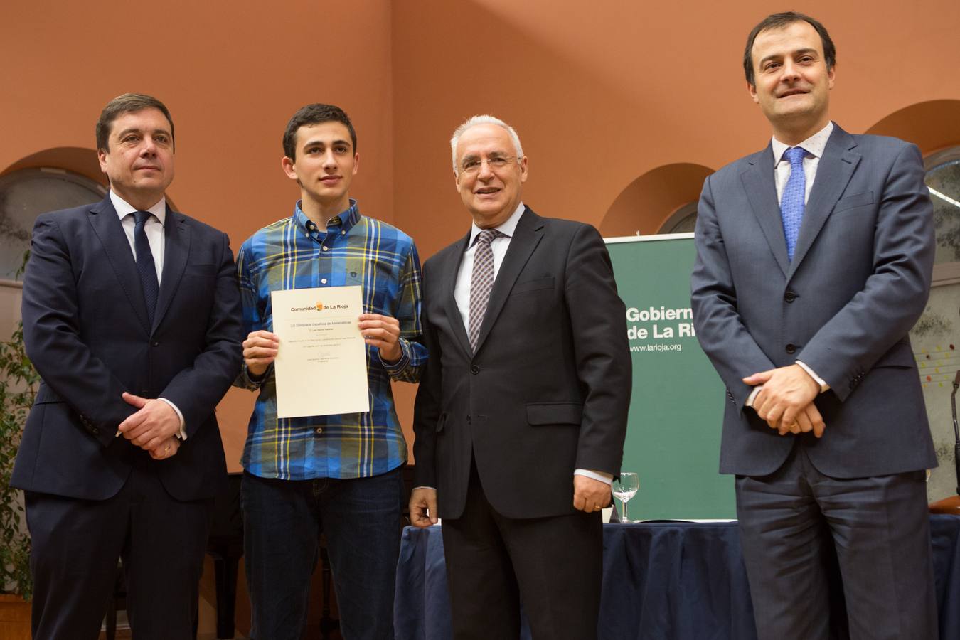 Un total de 57 alumnos y 15 coordinadores y profesores delegados de La Rioja han sido reconocidos hoy como destacados por su "de excelencia académica"