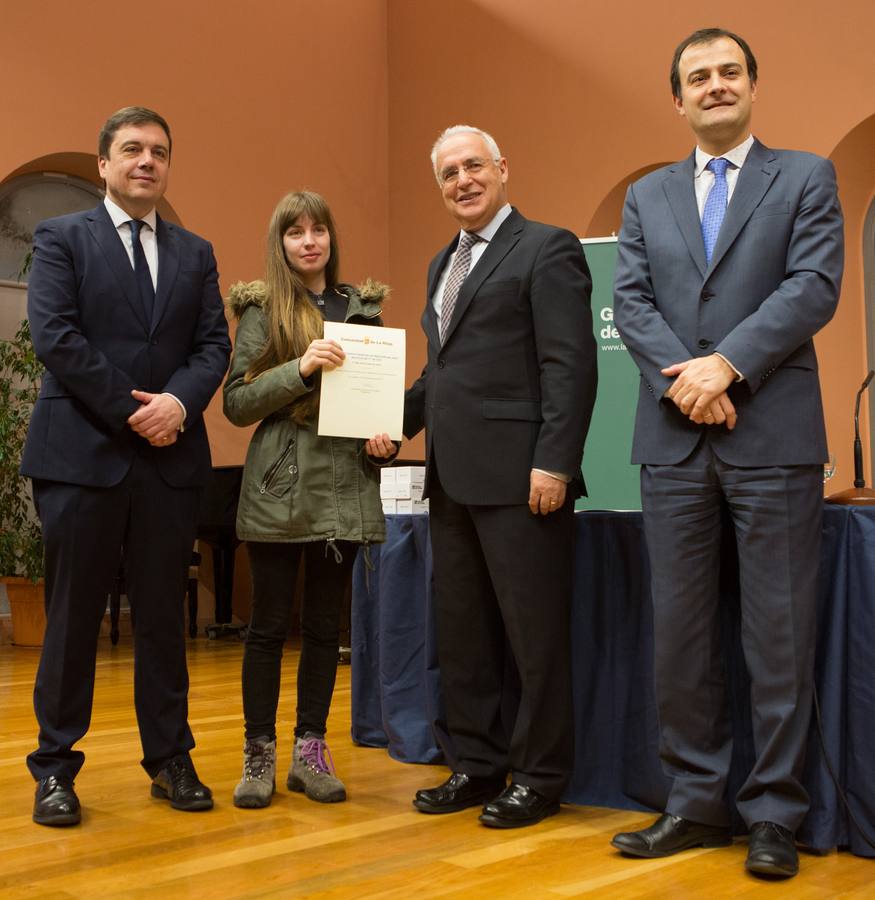 Un total de 57 alumnos y 15 coordinadores y profesores delegados de La Rioja han sido reconocidos hoy como destacados por su "de excelencia académica"