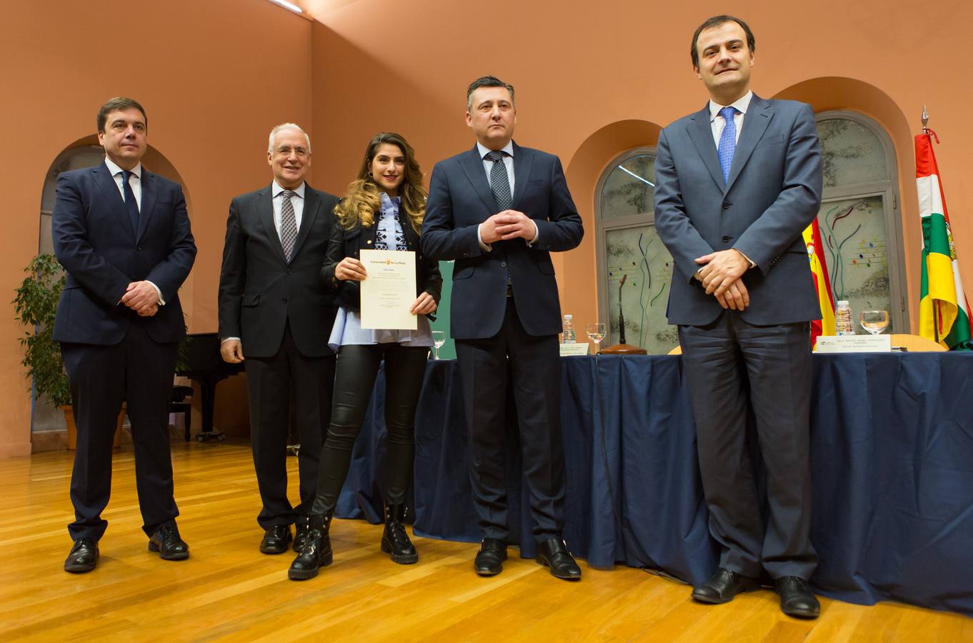 Un total de 57 alumnos y 15 coordinadores y profesores delegados de La Rioja han sido reconocidos hoy como destacados por su "de excelencia académica"