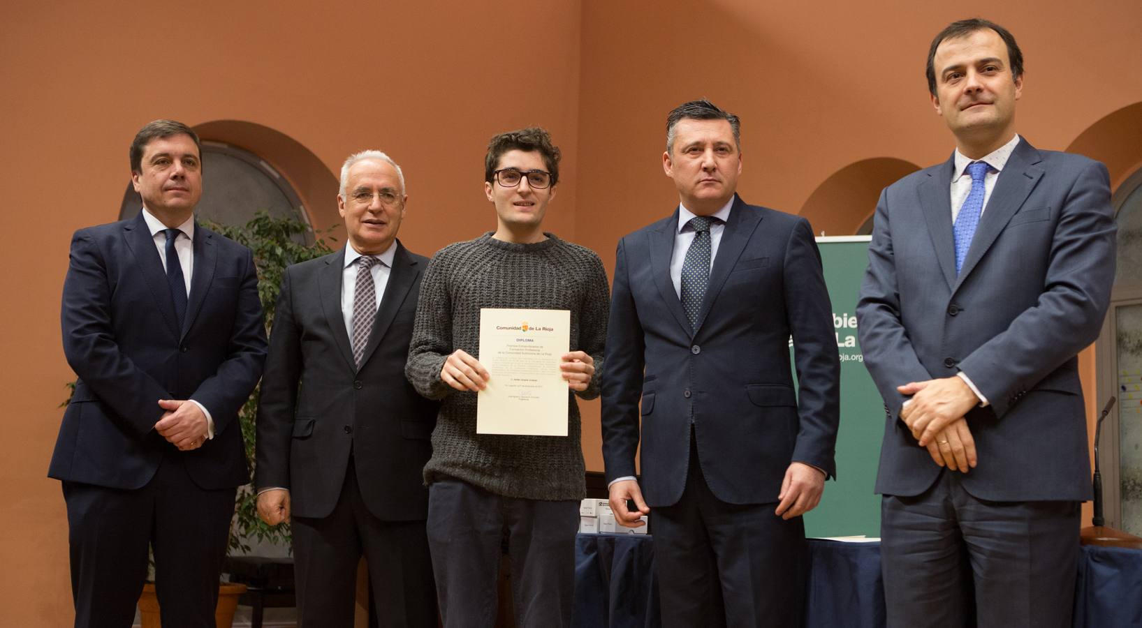 Un total de 57 alumnos y 15 coordinadores y profesores delegados de La Rioja han sido reconocidos hoy como destacados por su "de excelencia académica"