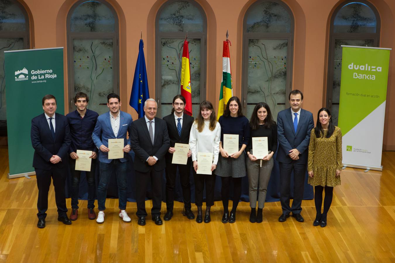 Un total de 57 alumnos y 15 coordinadores y profesores delegados de La Rioja han sido reconocidos hoy como destacados por su "de excelencia académica"