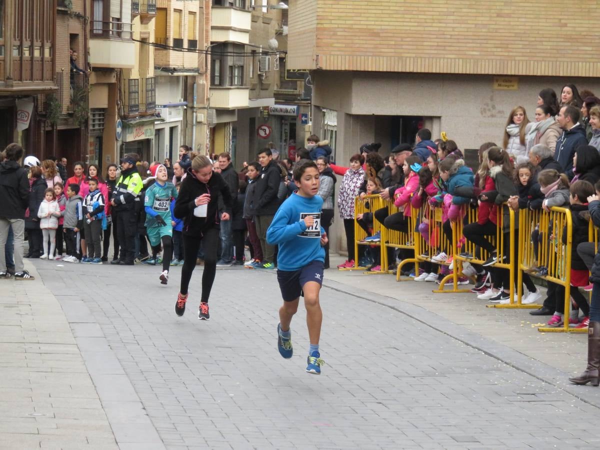 Las imágenes de la carrera de Nochevieja por las calles de Alfaro