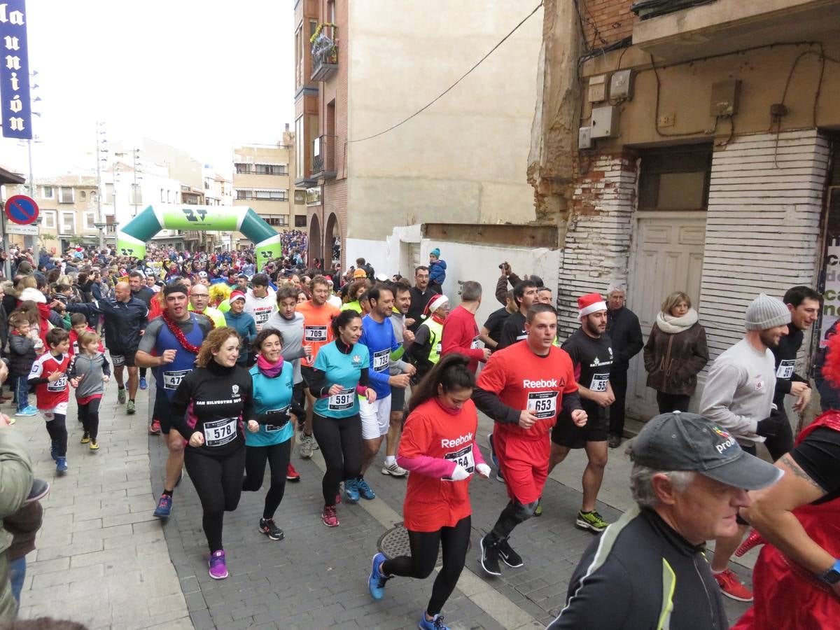 Las imágenes de la carrera de Nochevieja por las calles de Alfaro