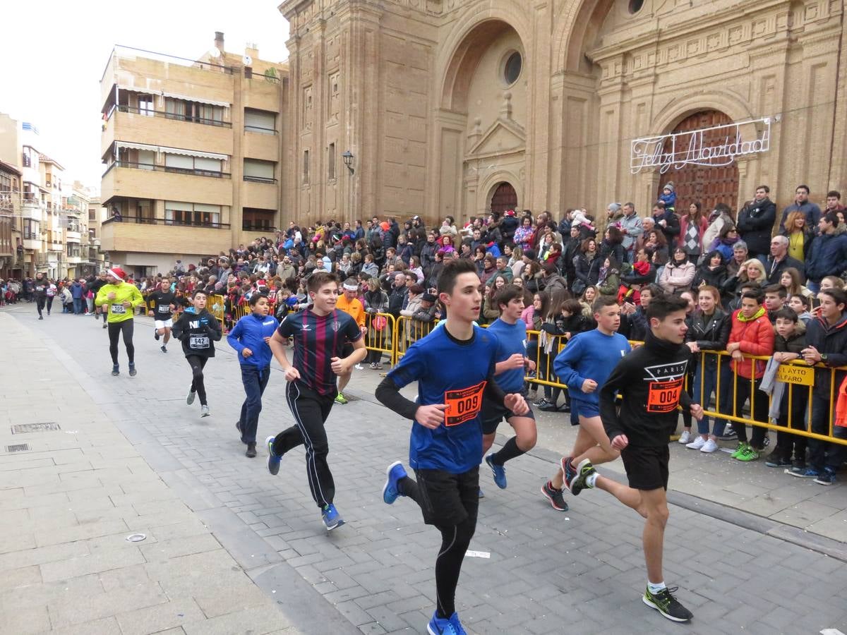 Las imágenes de la carrera de Nochevieja por las calles de Alfaro