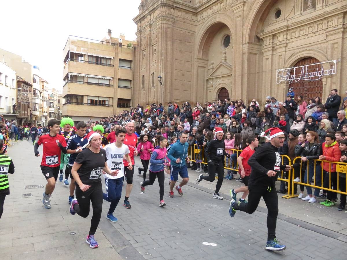 Las imágenes de la carrera de Nochevieja por las calles de Alfaro