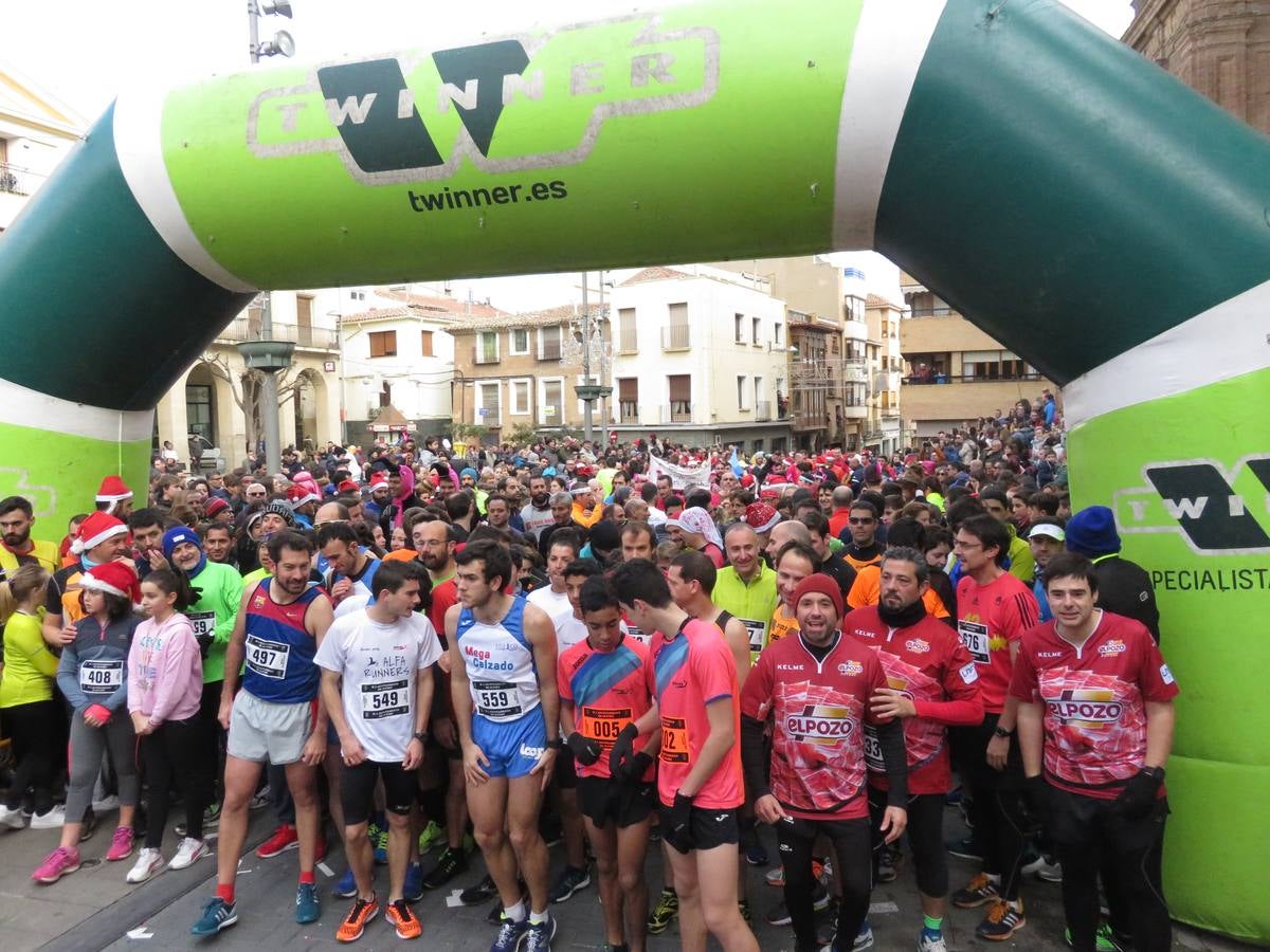 Las imágenes de la carrera de Nochevieja por las calles de Alfaro