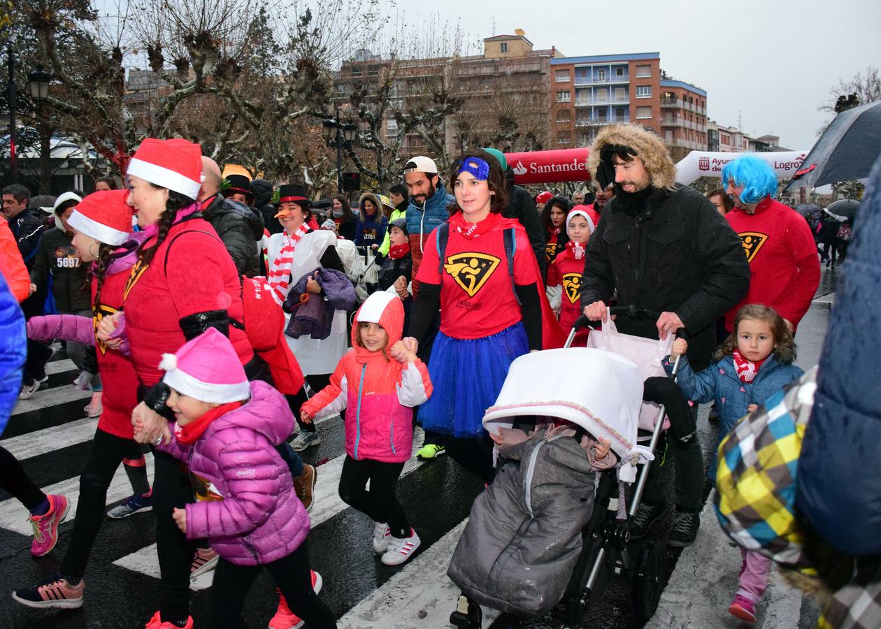 La carrera pasada por agua de papás y pequeños por las calles de la capital