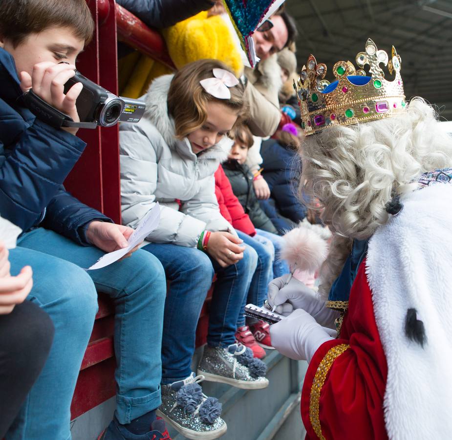 Todos querían darle la mano a Melchor, Gaspar y Baltasar