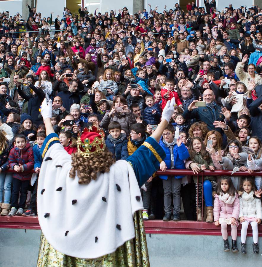 Todos querían darle la mano a Melchor, Gaspar y Baltasar