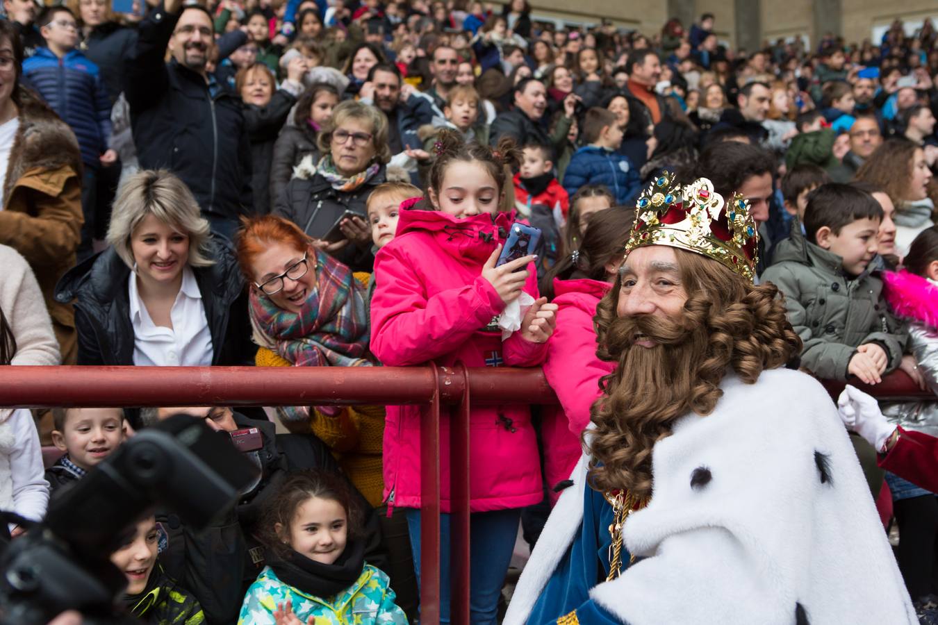 Todos querían darle la mano a Melchor, Gaspar y Baltasar