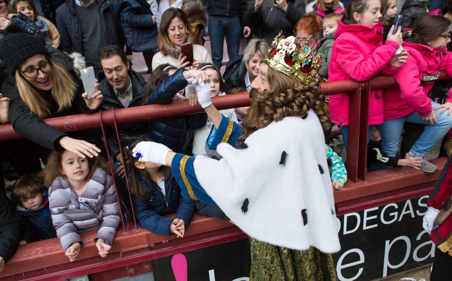 Todos querían darle la mano a Melchor, Gaspar y Baltasar