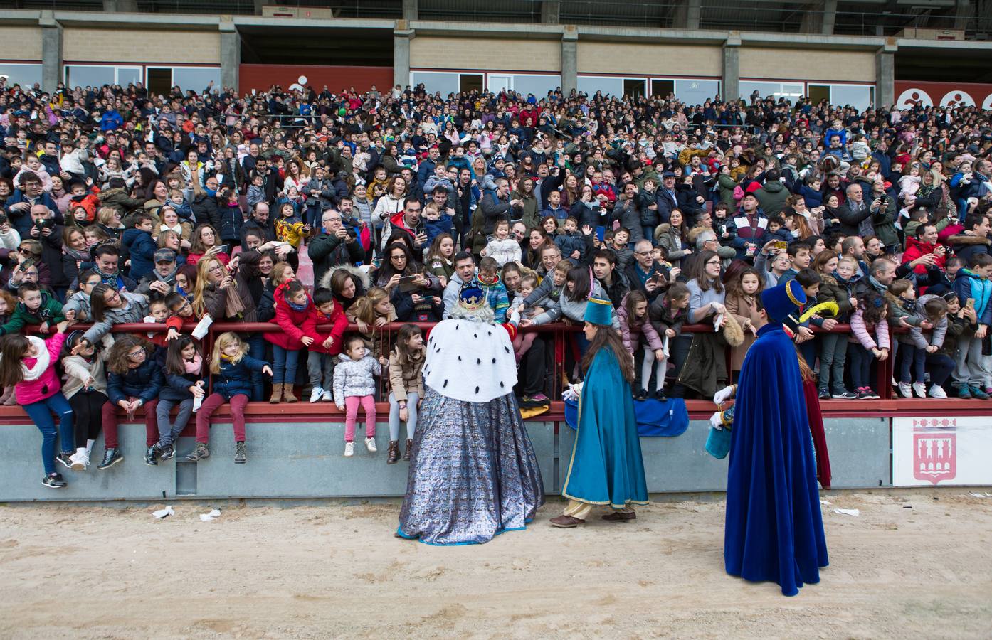 Todos querían darle la mano a Melchor, Gaspar y Baltasar