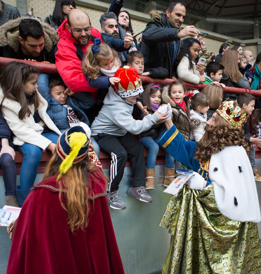 Todos querían darle la mano a Melchor, Gaspar y Baltasar