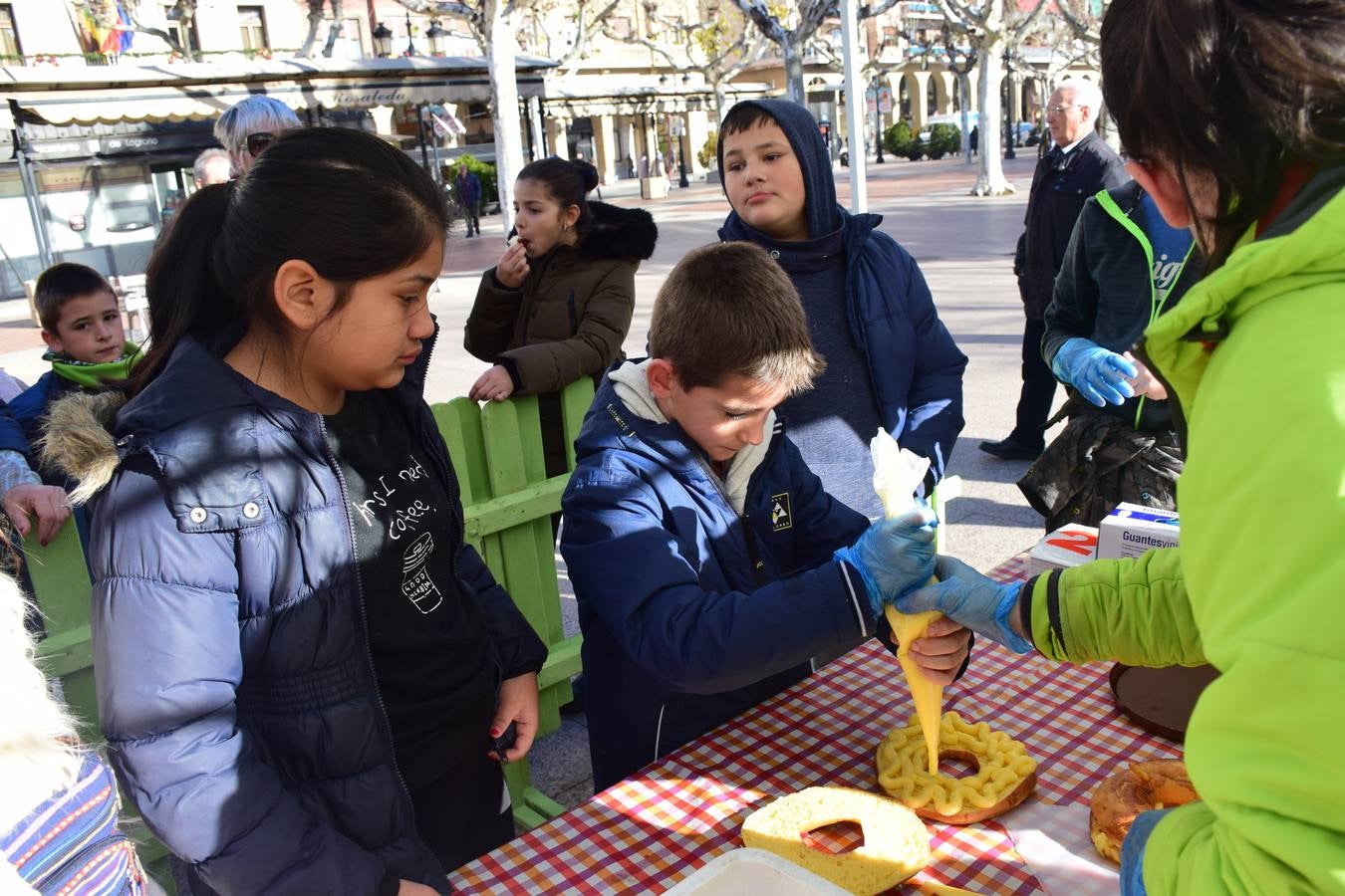 La actividad se enmarca dentro de Logroño es Navidad, el programa que el Ayuntamiento, organiza (con cerca de 400 actividades desde el 15 de diciembre al 7 de enero) con la colaboración de la Cámara de Comercio y de 50 asociaciones y colectivos de la ciudad