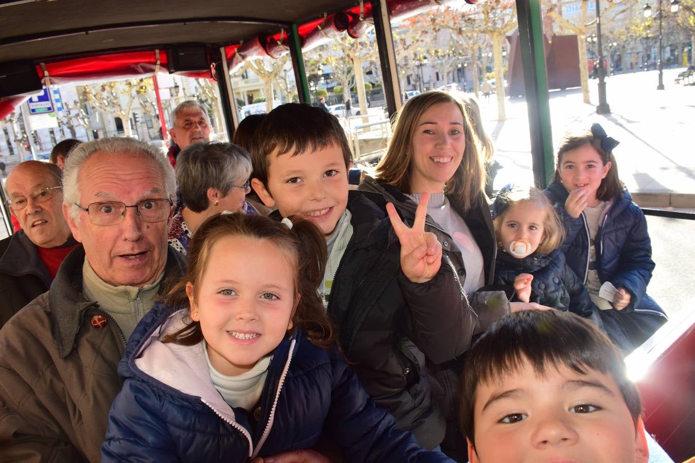 Pequeños y mayores pasean estos días de esta divertida manera por las calles de la capital riojana