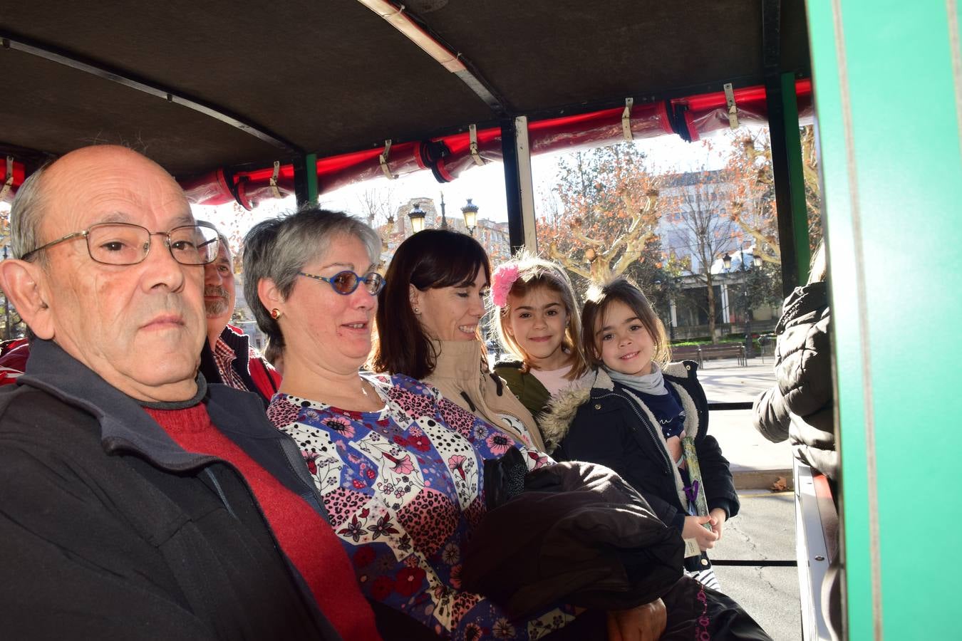 Pequeños y mayores pasean estos días de esta divertida manera por las calles de la capital riojana