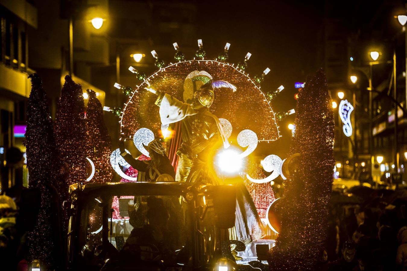 La lluvia no impidió la celebración del desfile en el que no faltaron los paraguas