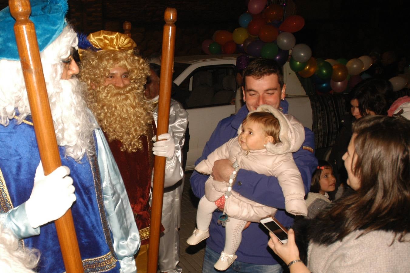 Los más pequeños del municipio disfrutaron de la noche previa a Reyes