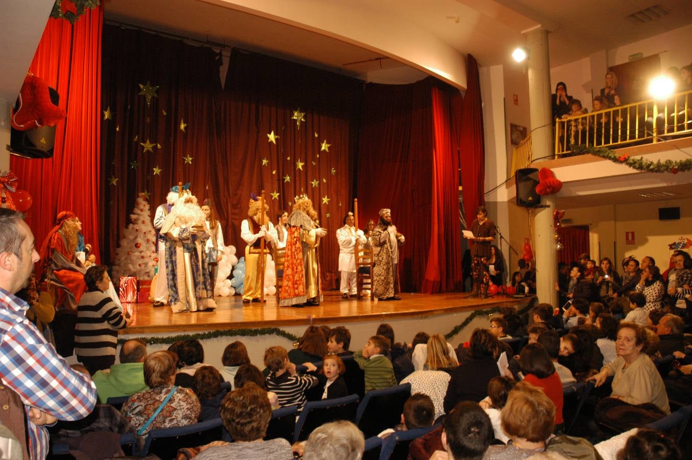 Los más pequeños del municipio disfrutaron de la noche previa a Reyes