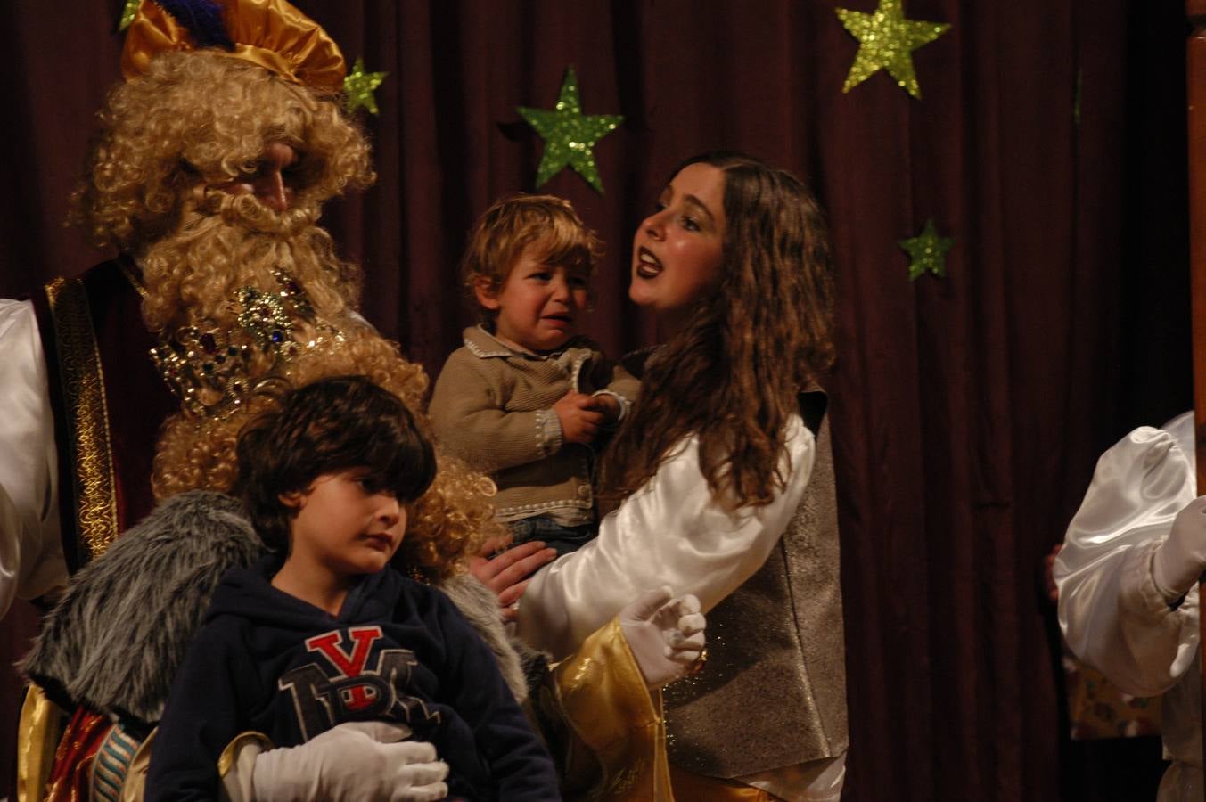 Los más pequeños del municipio disfrutaron de la noche previa a Reyes