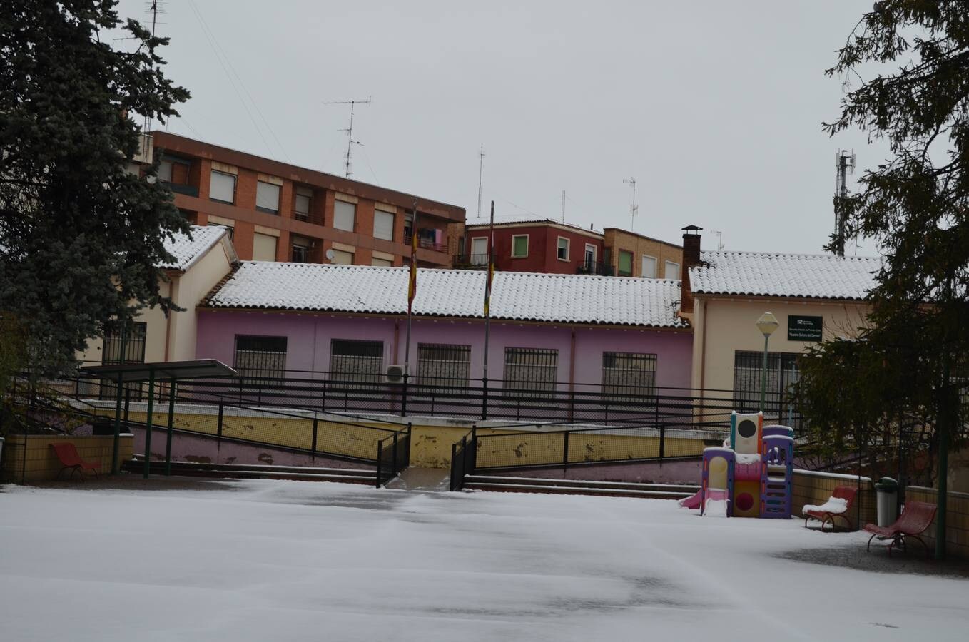 El municipio permanecía blanco este domingo tras la nevada del sábado