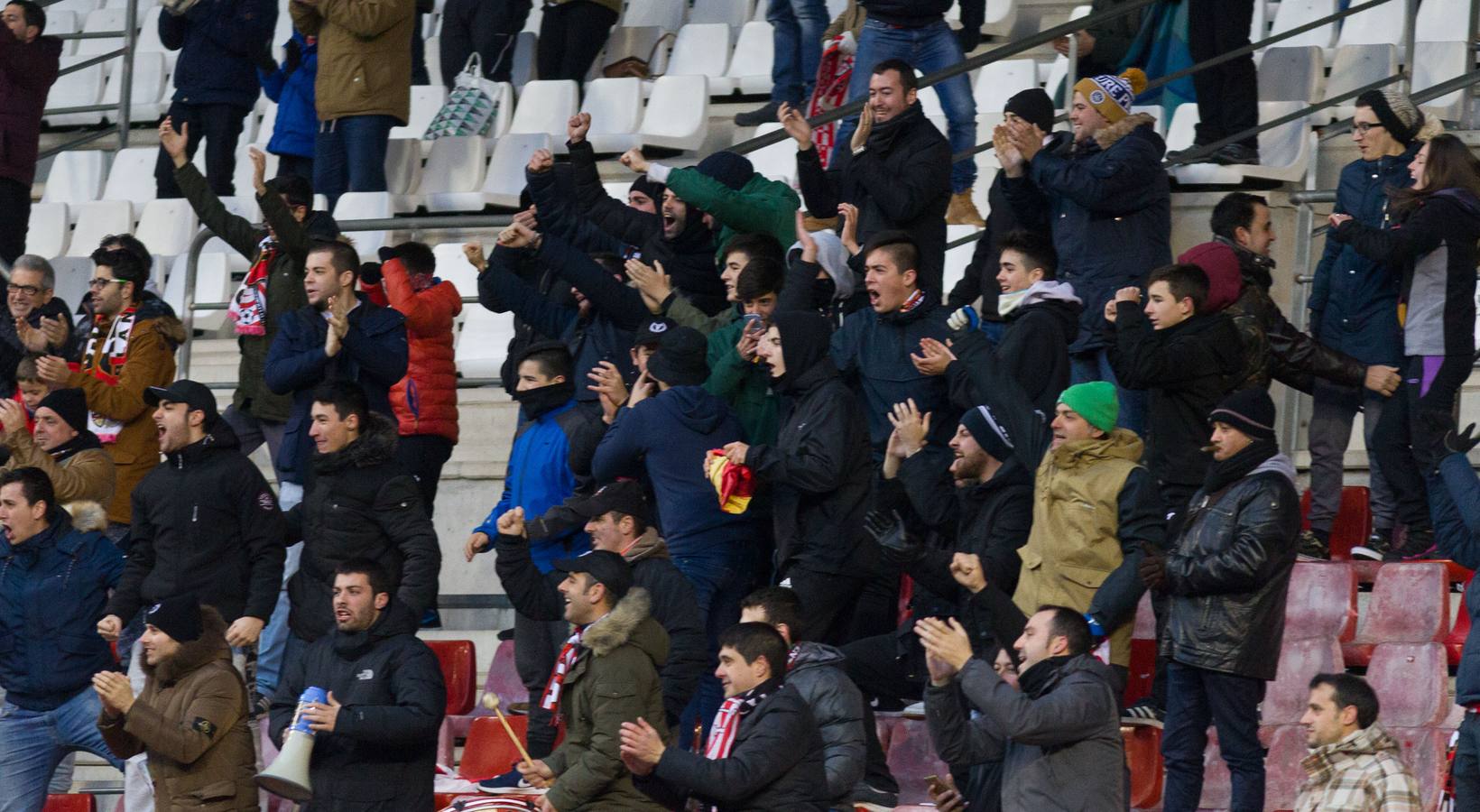 Rayco hace tres goles para poner a sus pies a una afición que vuelve a creer en las opciones de playoff de este equipo