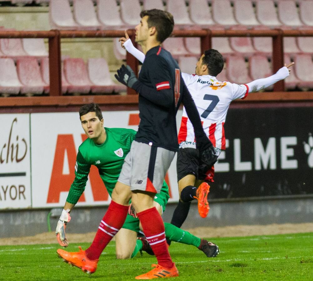 Rayco hace tres goles para poner a sus pies a una afición que vuelve a creer en las opciones de playoff de este equipo