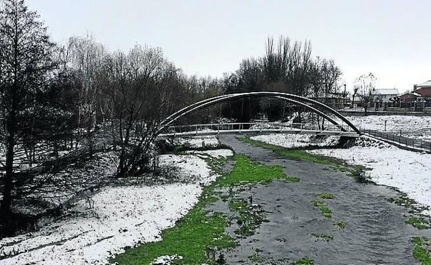 El Oja, a su paso por Casalarreina, recuperó algo de agua. 