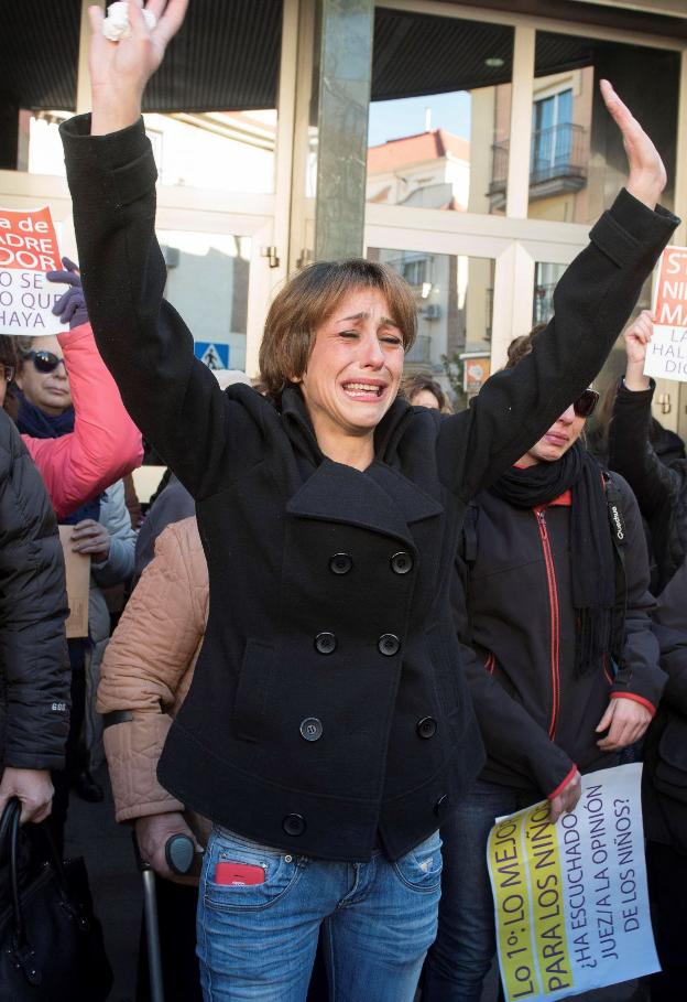 Juana Rivas, en una manifestación en Granada. :: M. á. MOLINA / Efe