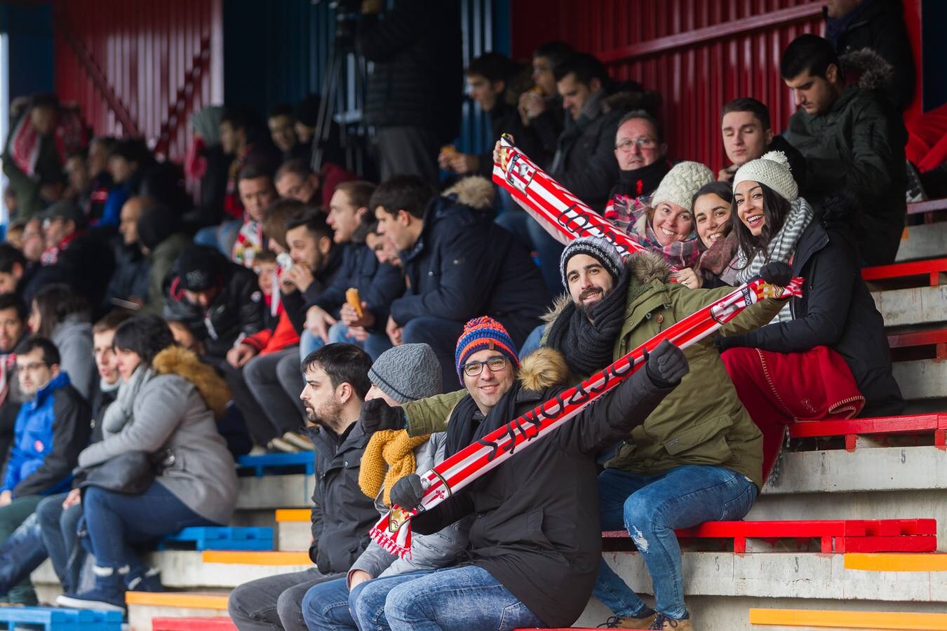 Imágenes del encuentro disputado en el estadio Olarambe, entre el CD Vitoria y la UD-Logroñés, que ha concluido con un empate a 0.