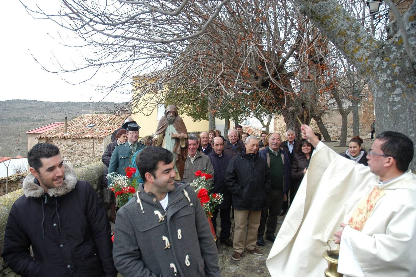 El municipio salió en procesión y bendijo a los animales