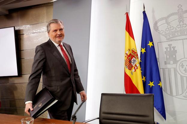 El portavoz del Gobierno, Iñigo Méndez de Vigo, tras el Consejo de Ministros de ayer. :: EFE